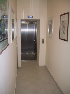 100-0027 IMG                